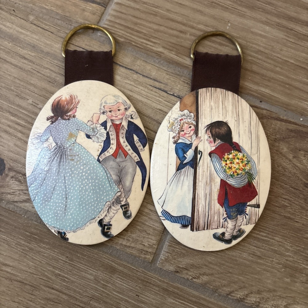 Vintage Oval Decoupage Wall Plaques 2 Piece Set